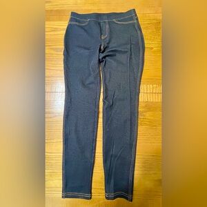 Women’s Medium Stretch Pull-On Jeggings.